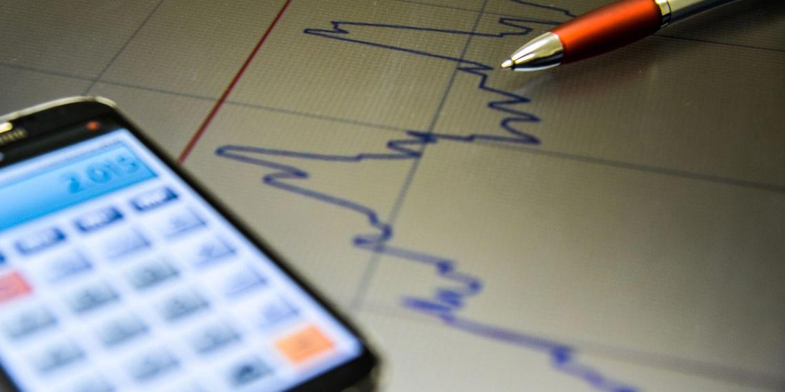 Mercado eleva estimativa de inflação e reduz projeção do PIB este ano